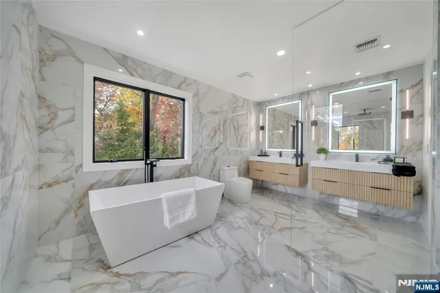 $2,700,000 | 801 Godwin Road, Paramus, NJ 07652