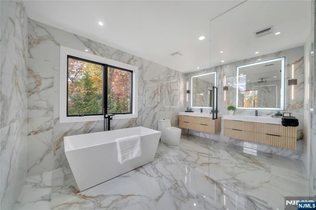 801 Godwin Road Paramus, NJ 07652 - Photo 37 of 50