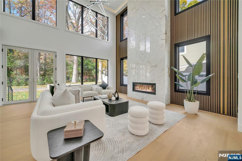 801 Godwin Road Paramus, NJ 07652 - Photo 4 of 50