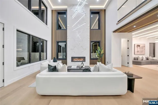 $2,700,000 | 801 Godwin Road, Paramus, NJ 07652