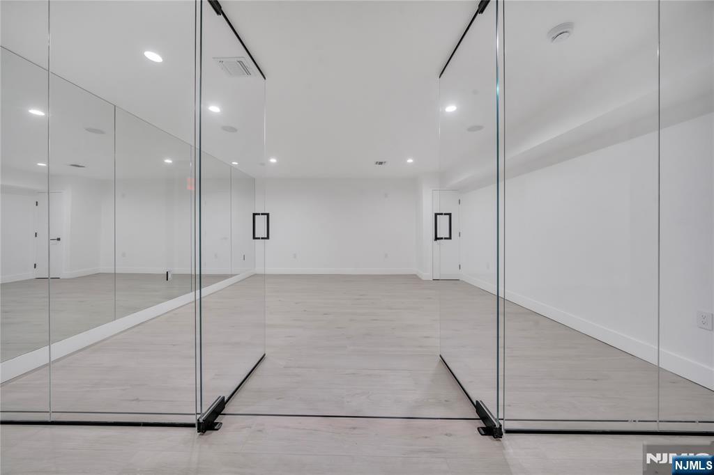 801 Godwin Road Paramus, NJ 07652 - Photo 45 of 50