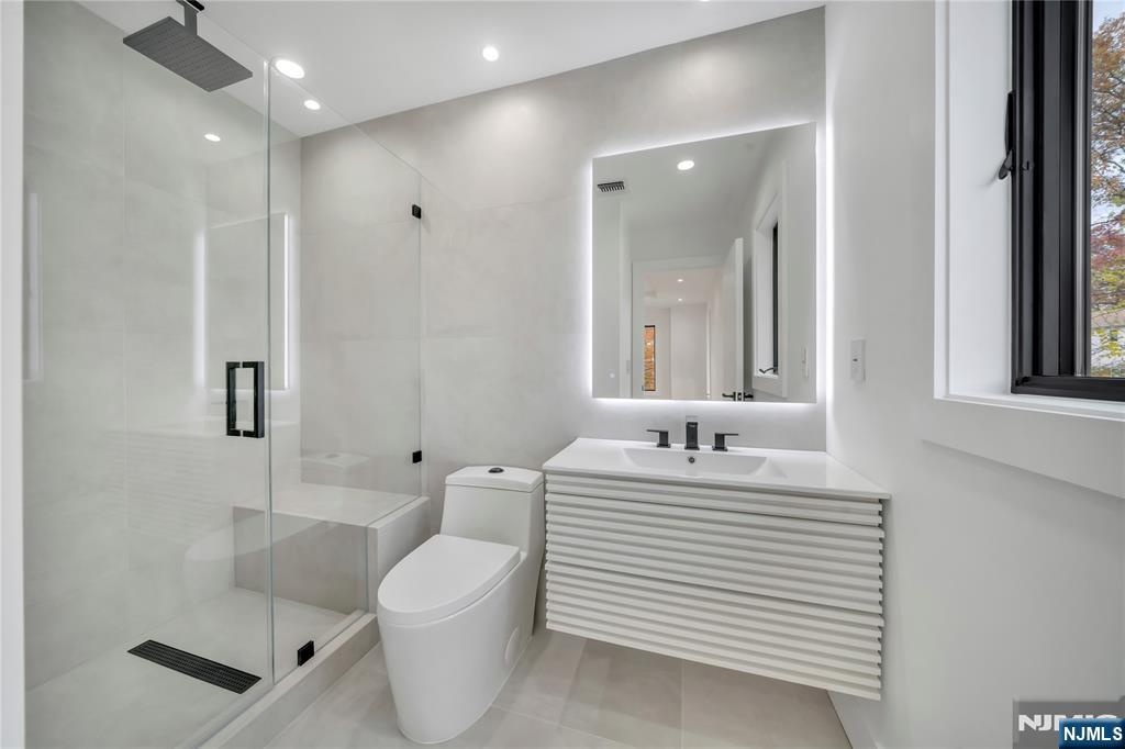 801 Godwin Road Paramus, NJ 07652 - Photo 47 of 50