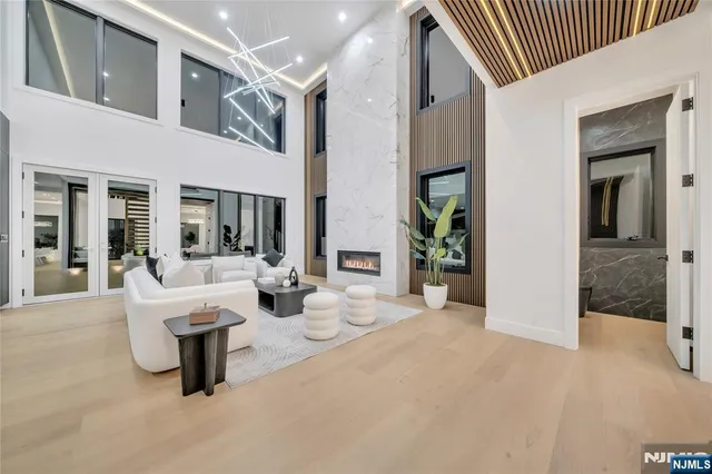 $2,700,000 | 801 Godwin Road, Paramus, NJ 07652