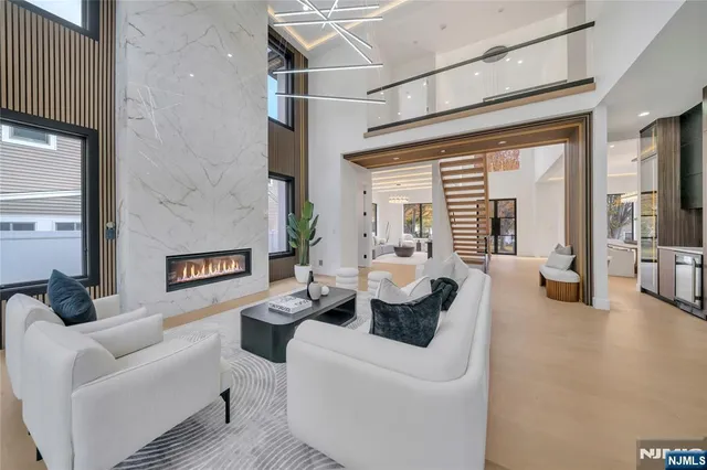 $2,700,000 | 801 Godwin Road, Paramus, NJ 07652