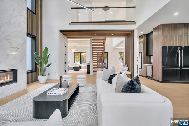 $2,700,000 | 801 Godwin Road, Paramus, NJ 07652