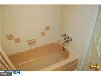 1423 Elson Road Brookhaven, PA 19015 - Photo 10 of 12 Bathroom