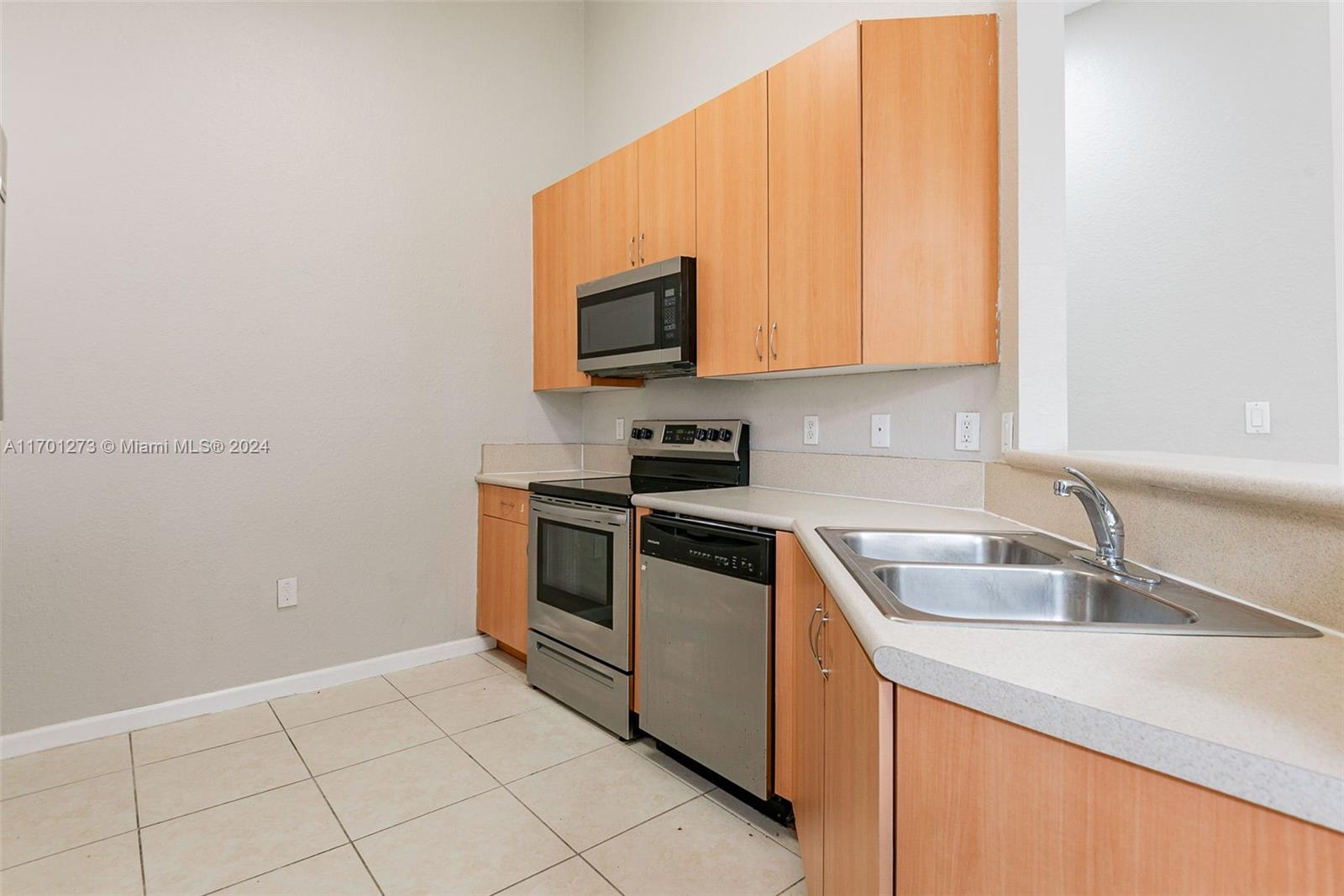2230 Northeast 37th Road Homestead, FL 33033 - Photo 11 of 28 Gallery Image 11