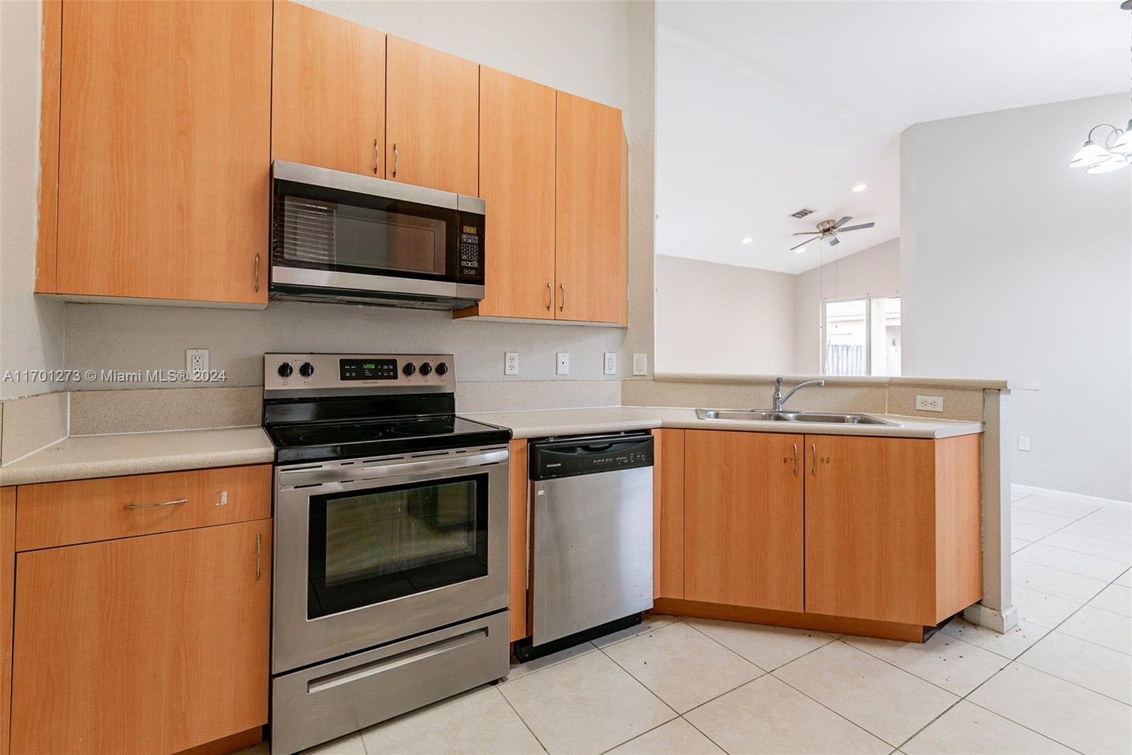 2230 Northeast 37th Road Homestead, FL 33033 - Photo 10 of 28 Gallery Image 10