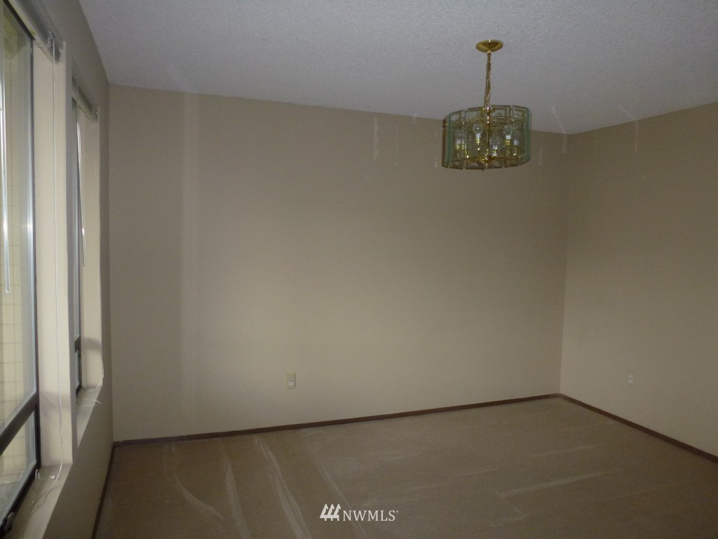 13024 Northeast 182nd Place Bothell, WA 98011 - Photo 2 of 11