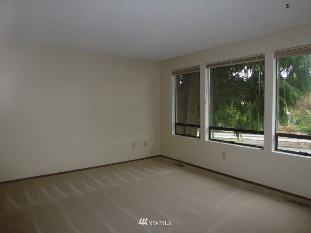 13024 Northeast 182nd Place Bothell, WA 98011 - Photo 3 of 11