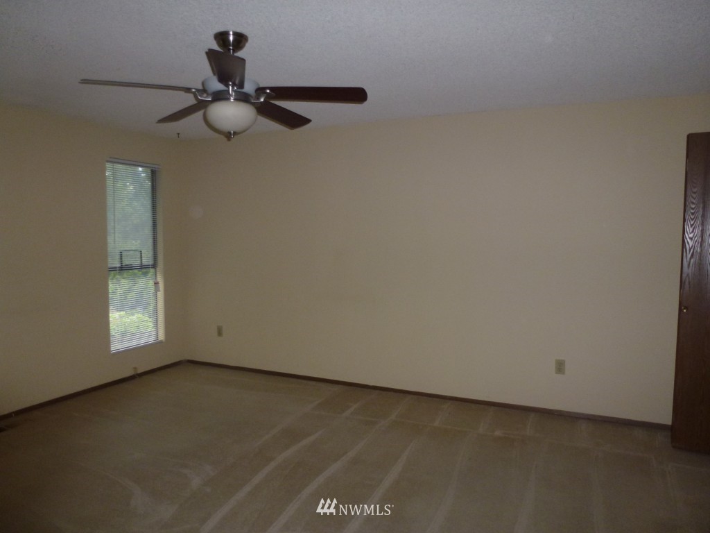 13024 Northeast 182nd Place Bothell, WA 98011 - Photo 5 of 11