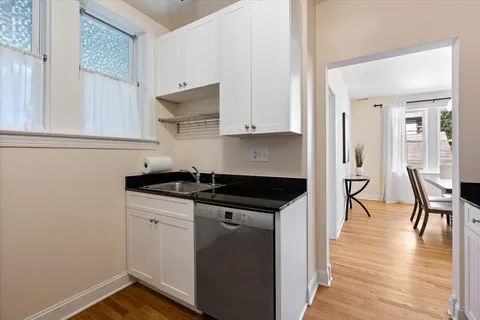 $375,000 | 1226 Elmwood Avenue, Unit 1W, Evanston, IL 60202