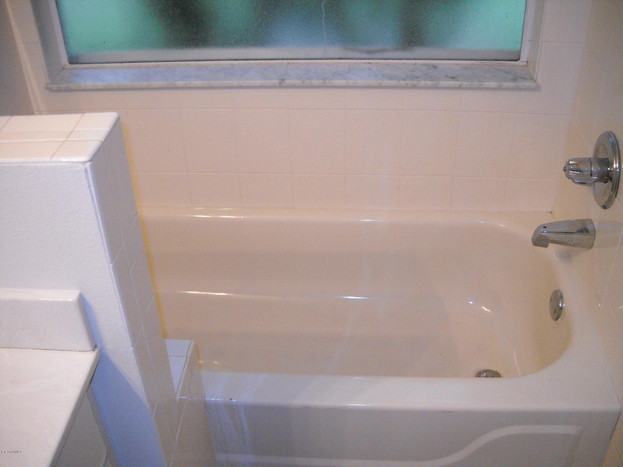 5037 Bridge Road Cocoa, FL 32927 - Photo 23 of 28 Guest bathroom tub view