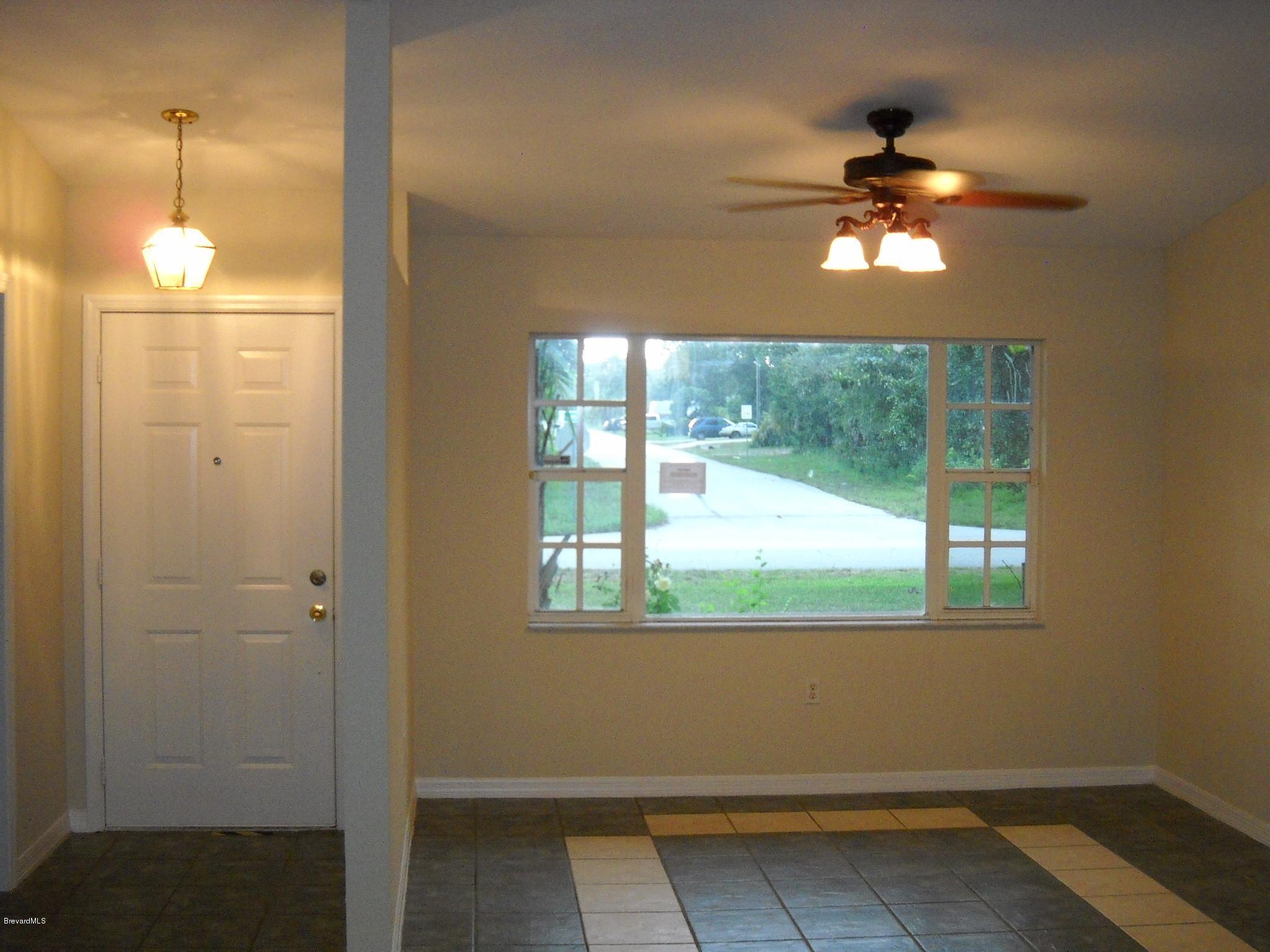 5037 Bridge Road Cocoa, FL 32927 - Photo 5 of 28 Entryway view