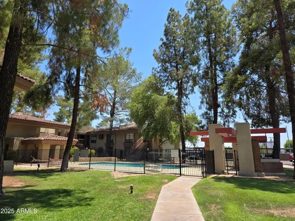 $1,401 | 5035 North 10th Place, Unit 109, Phoenix, AZ 85014