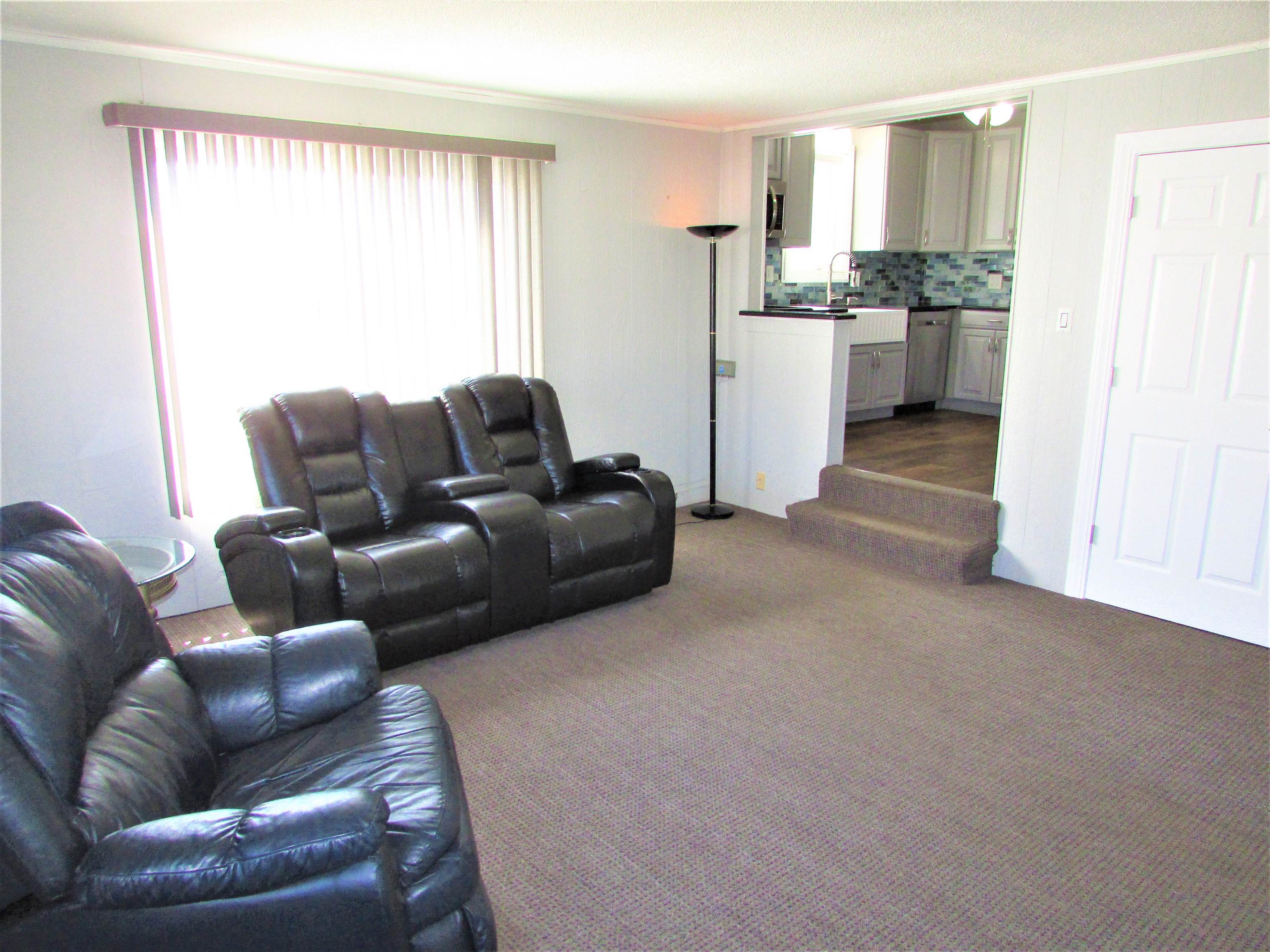 13520 Fenton Fenton, MI 48430 - Photo 6 of 37 50105182-5.JPG