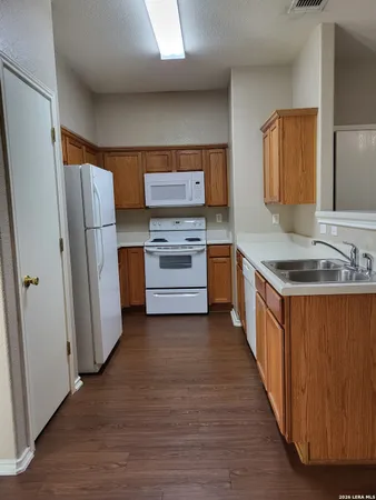 $1,350 | 4163 St Charles Bay, San Antonio, TX 78229