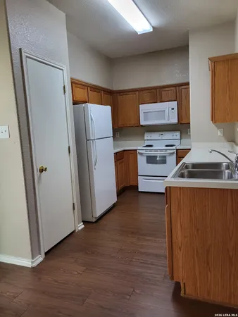 $1,350 | 4163 St Charles Bay, San Antonio, TX 78229