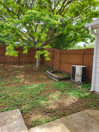 $1,350 | 4163 St Charles Bay, San Antonio, TX 78229