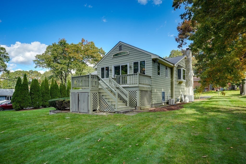 14 Princeton Road Burlington, MA 01803 - Photo 31 of 40 a front view of a house with garden