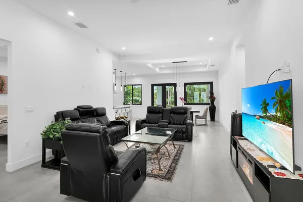 $632,900 | 3348 27th Avenue Northeast, Naples, FL 34120