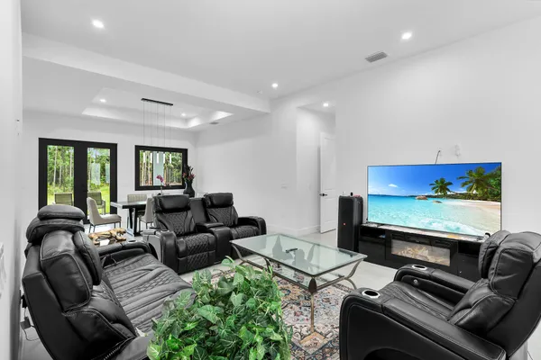 $632,900 | 3348 27th Avenue Northeast, Naples, FL 34120