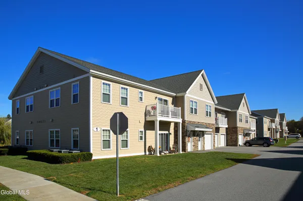 $2,517 | 60 Weibel Avenue, Unit 2SS103, Saratoga Springs, NY 12866