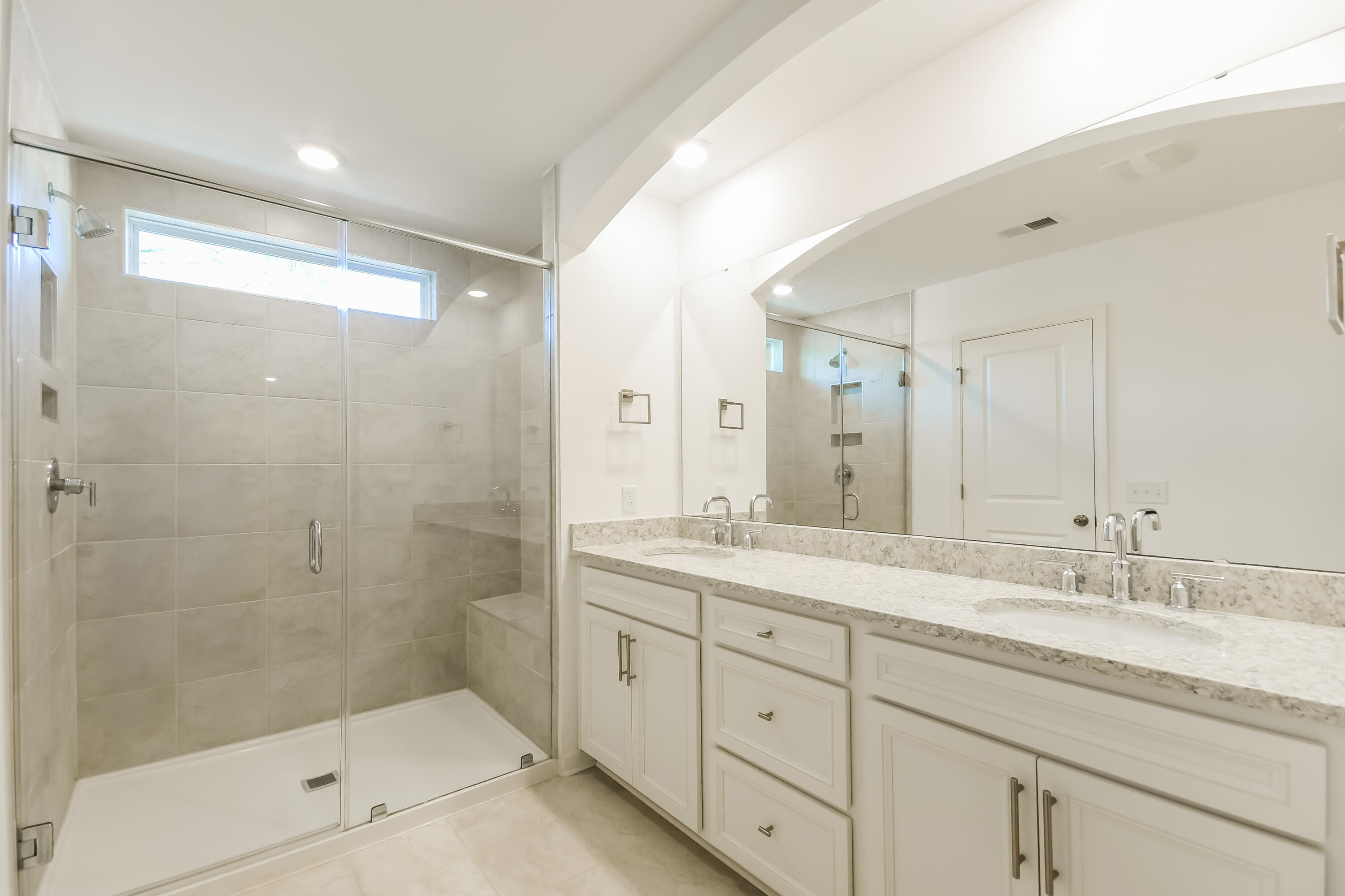 134 Alpine Road Summerville, SC 29485 - Photo 9 of 17 11-photo-Main-Bathroom-b92bb0de-8aca-462