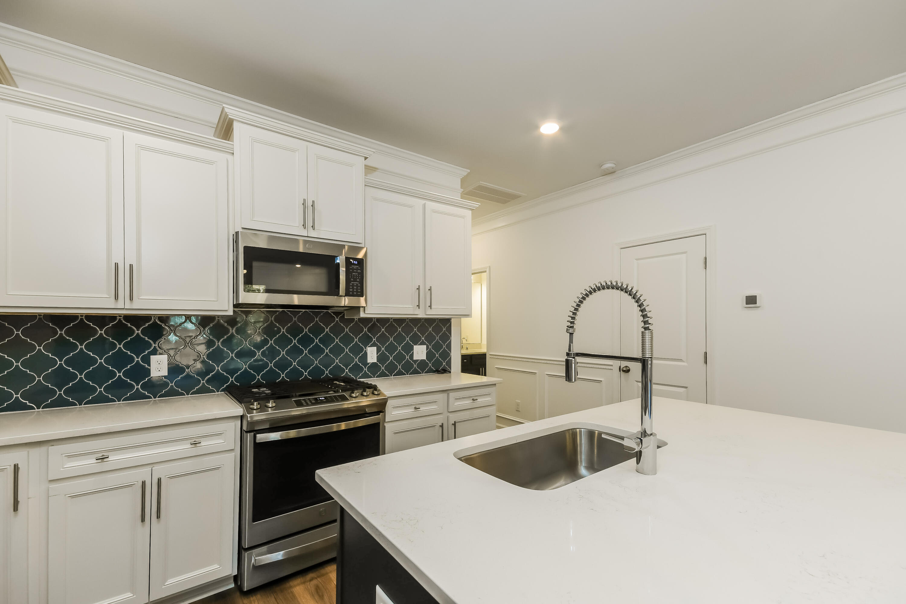 134 Alpine Road Summerville, SC 29485 - Photo 6 of 17 8-photo-Kitchen-2d99a848-489d-410d-90c8-
