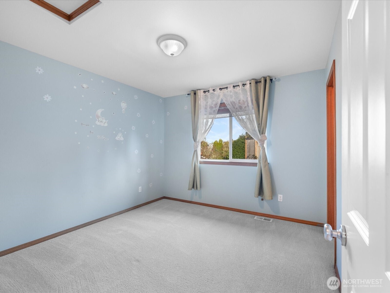 1824 23rd Street Snohomish, WA 98290 - Photo 34 of 38 a view of empty room with window