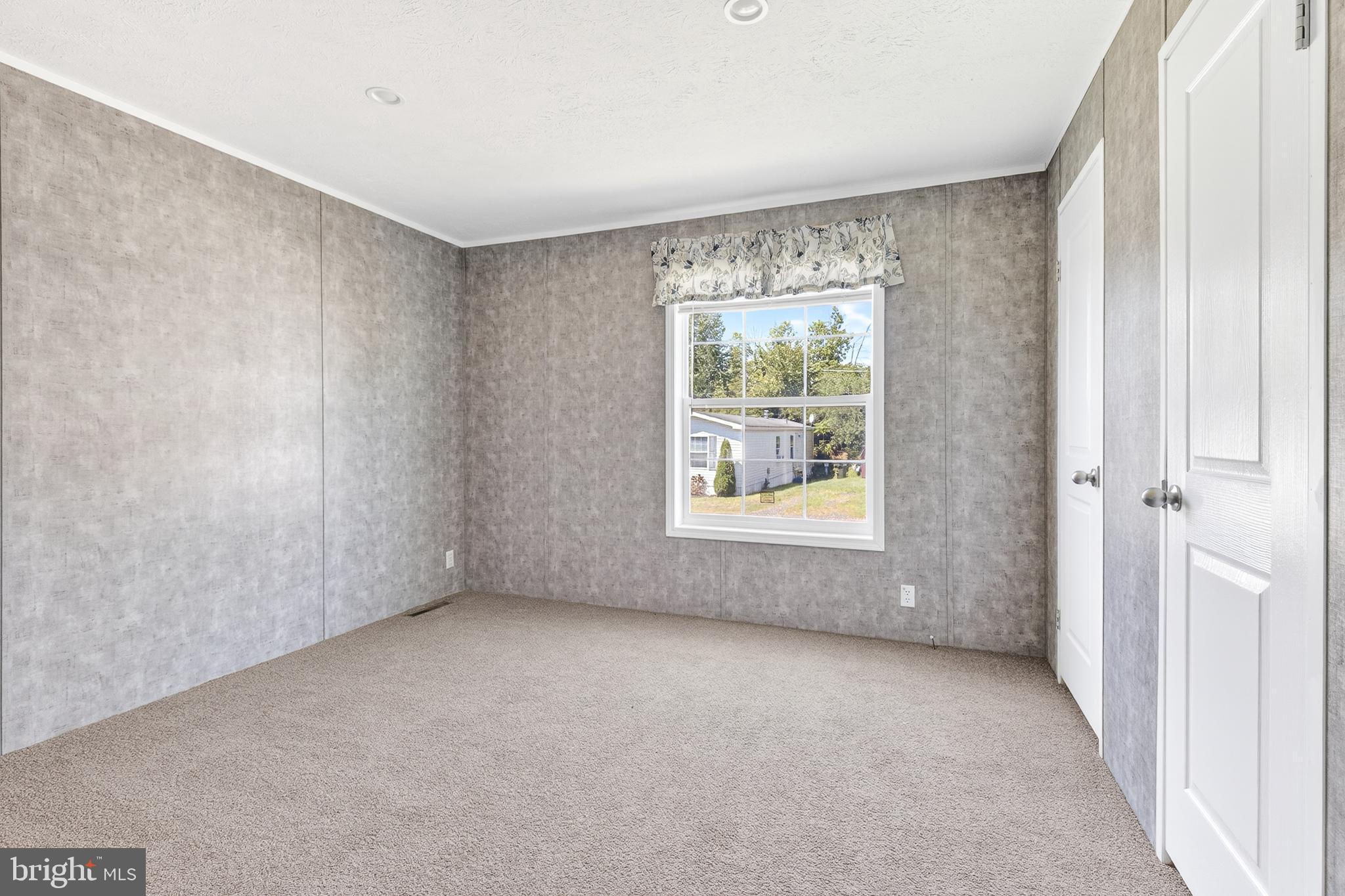 105 Bordic Road Reading, PA 19606 - Photo 10 of 26 an empty room with windows