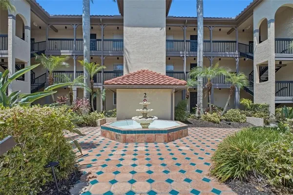$1,650 | 2400 Feather Sound Drive, Unit 223, Clearwater, FL 33762