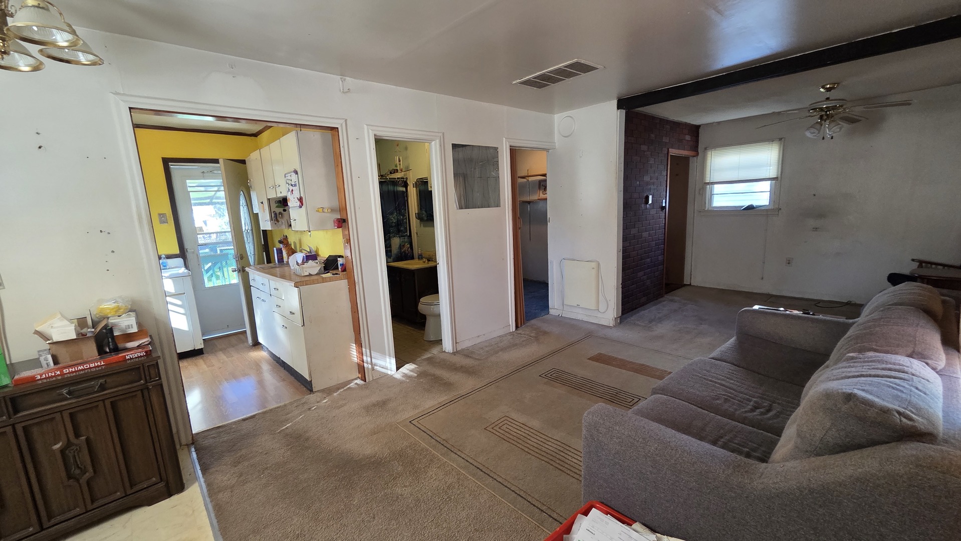 5313 Burwood Road Oakwood Hills, IL 60013 - Photo 14 of 28 a living room with furniture and a gate