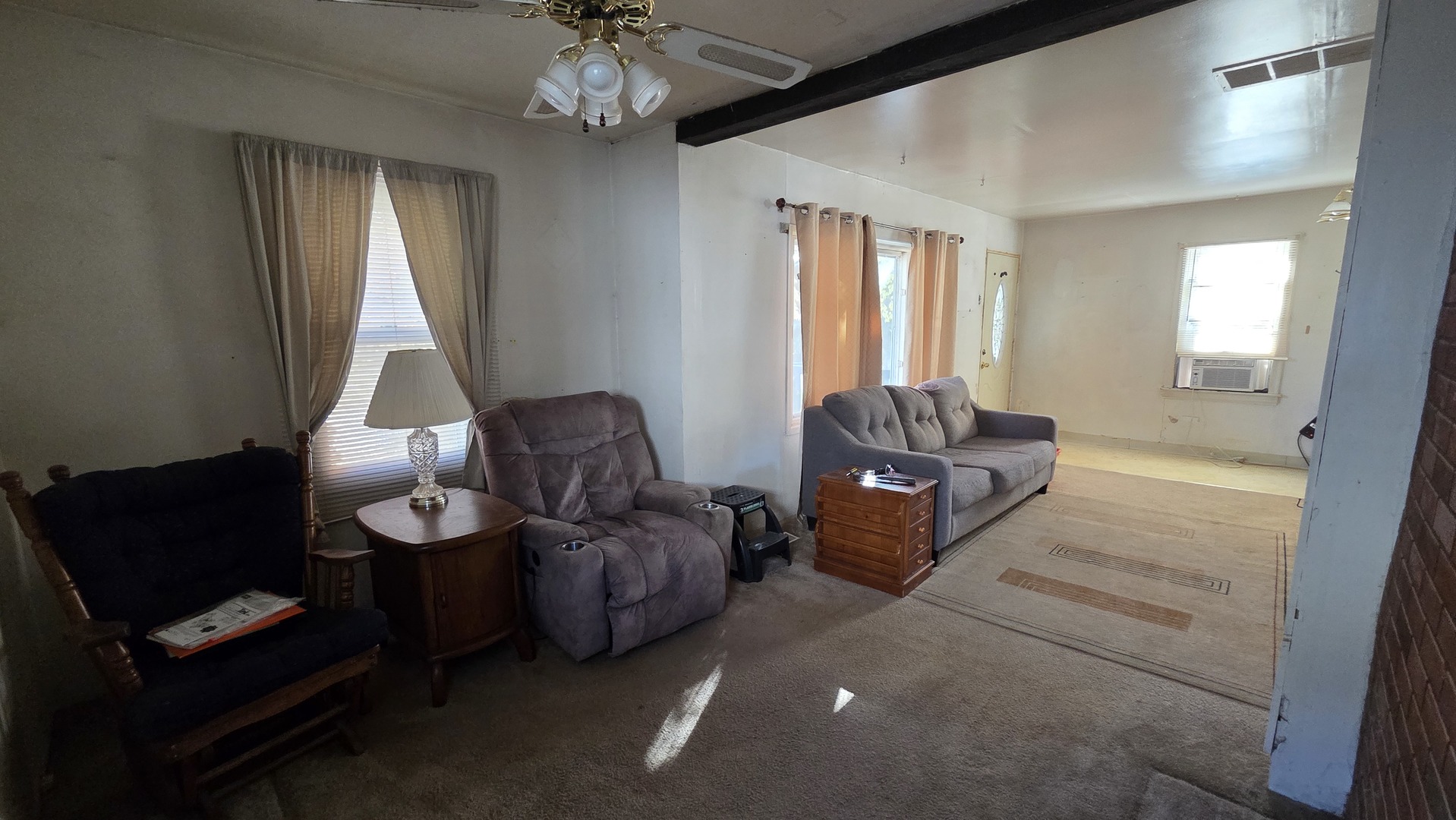 5313 Burwood Road Oakwood Hills, IL 60013 - Photo 15 of 28 a living room with furniture and a window