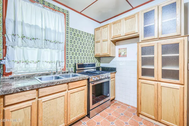 a view of a yard with plants and trees