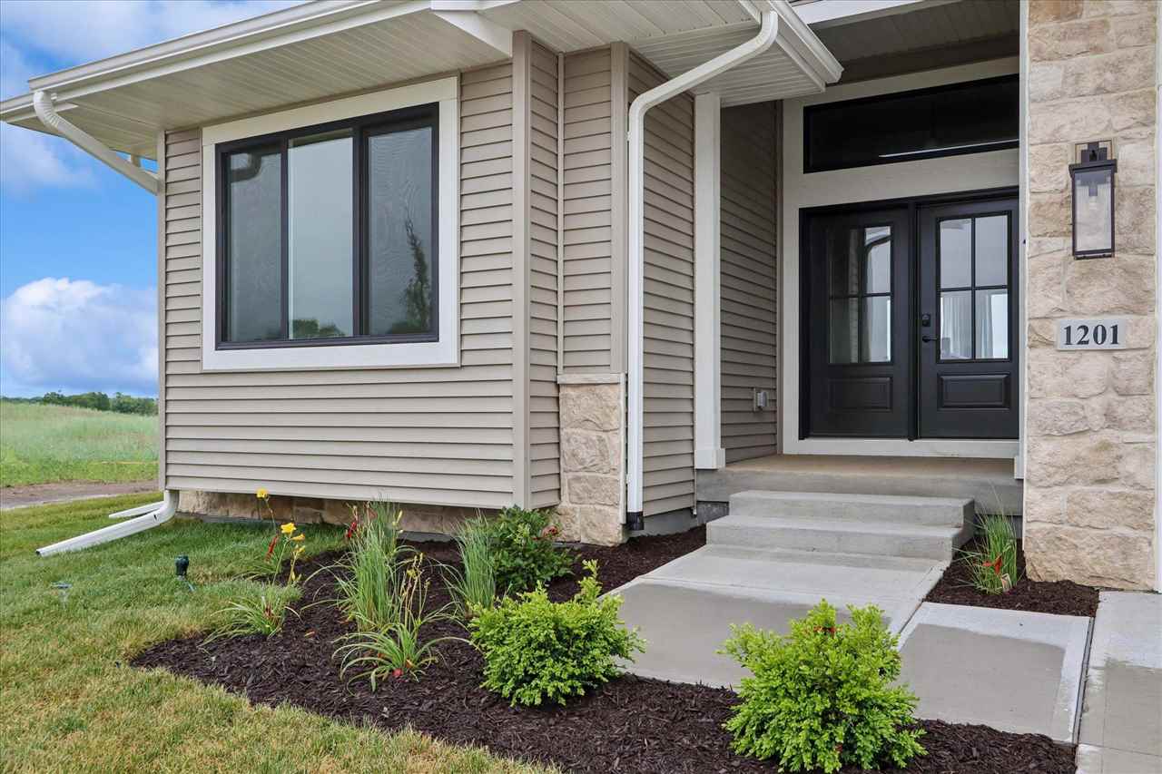 1201 Timber Trail Solon, IA 52333 - Photo 2 of 38 Gallery Image 2