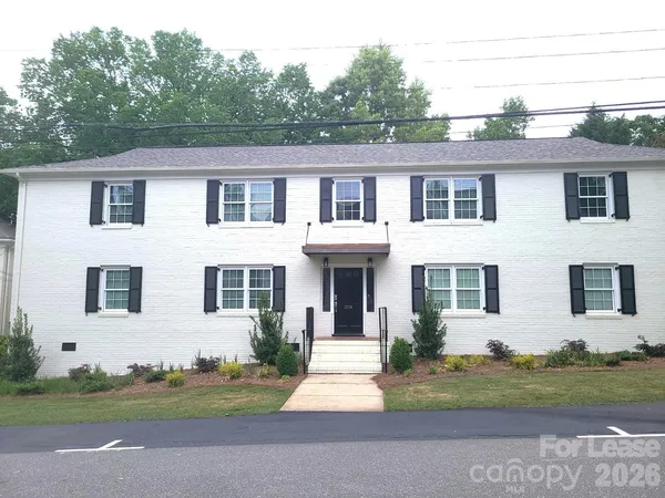$1,695 | 2114 Brandon Circle, Unit 1, Charlotte, NC 28211