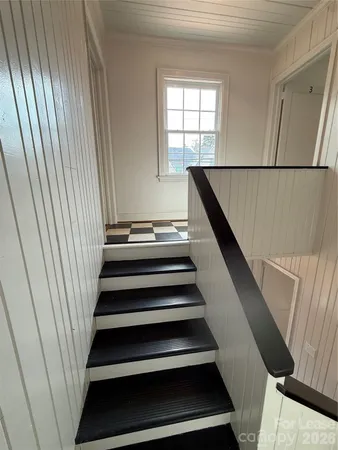$1,695 | 2114 Brandon Circle, Unit 1, Charlotte, NC 28211