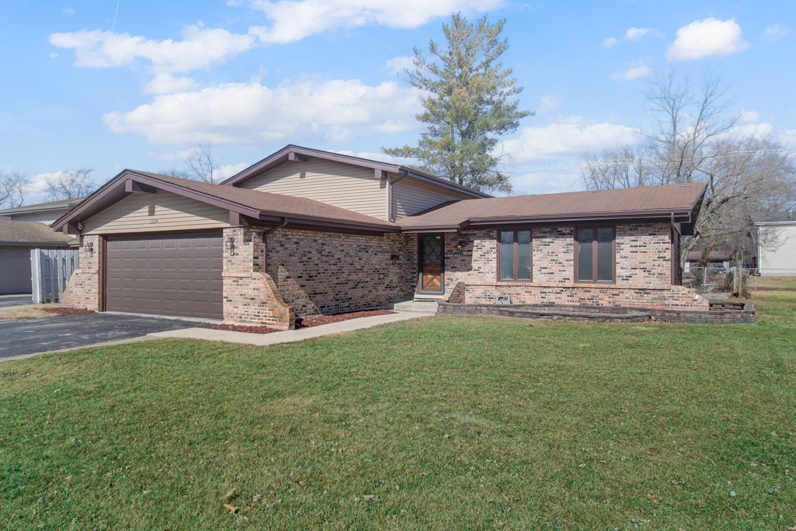 1124 Jamie Lane Homewood, IL 60430 - Photo 2 of 21