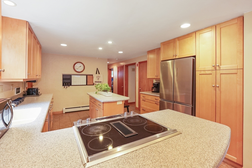 24 Aurora Street Worcester, MA 01607 - Photo 11 of 40 Gallery Image 11