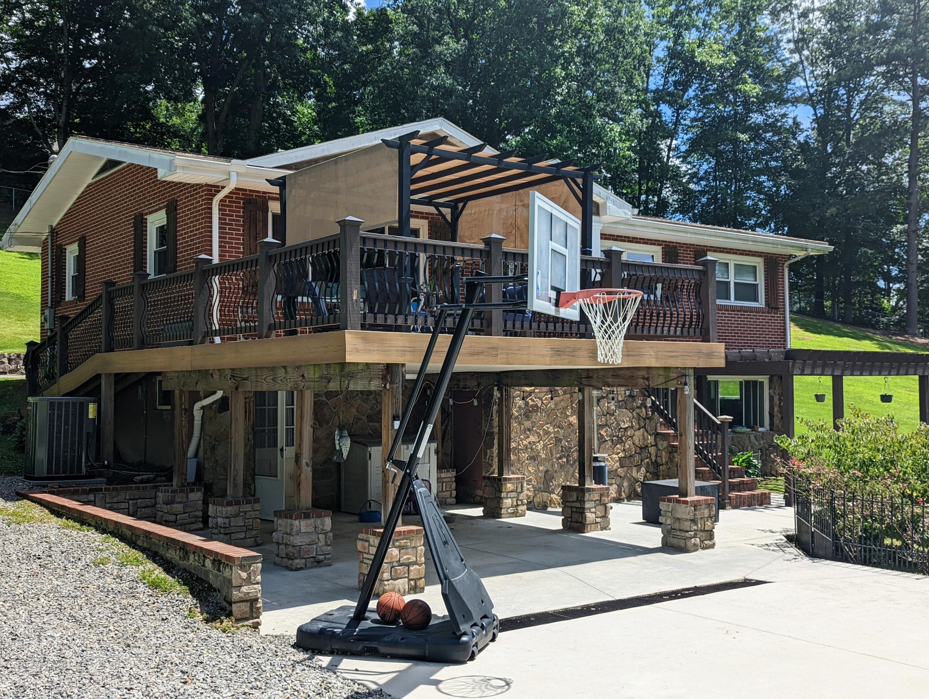 5128 Skeens Ridge Road Big Stone Gap, VA 24219 - Photo 4 of 53 PXL_20220804_183655743
