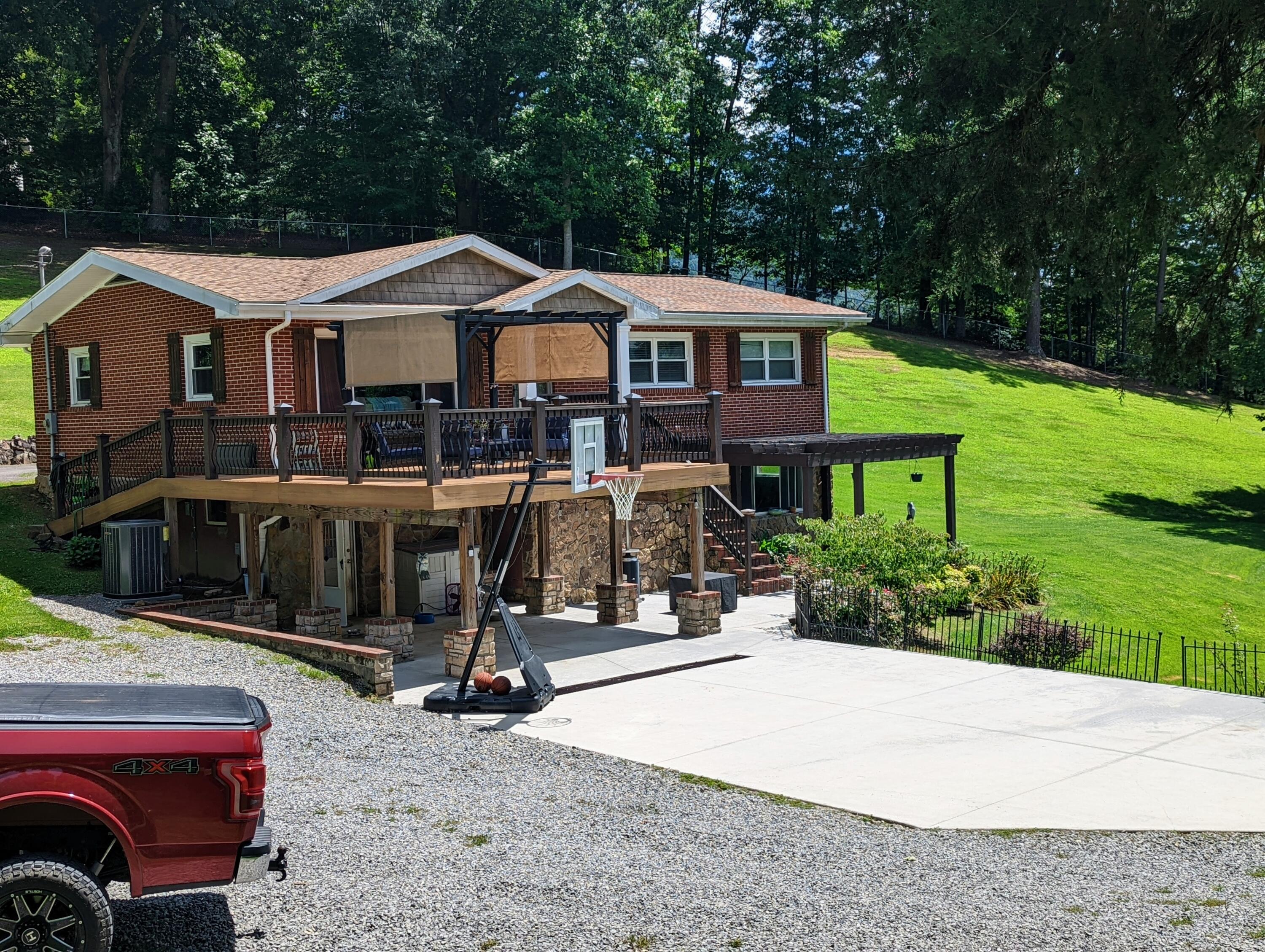 5128 Skeens Ridge Road Big Stone Gap, VA 24219 - Photo 6 of 53 PXL_20220804_183213352