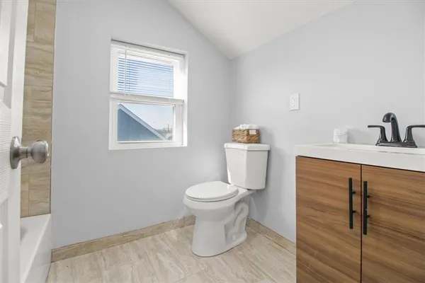 $220,000 | 2104 East 24th Terrace, Kansas City, MO 64127