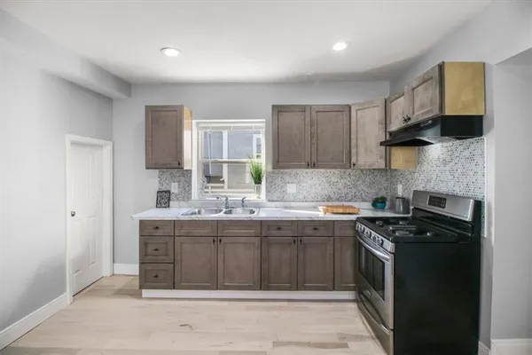 $220,000 | 2104 East 24th Terrace, Kansas City, MO 64127