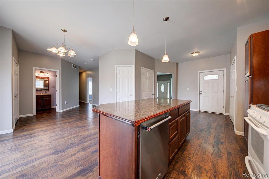 503 East Clinton Street Howell, MI 48843 - Photo 13 of 58