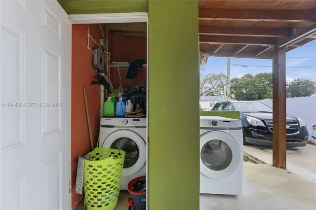a view of a bedroom with washer and dryer