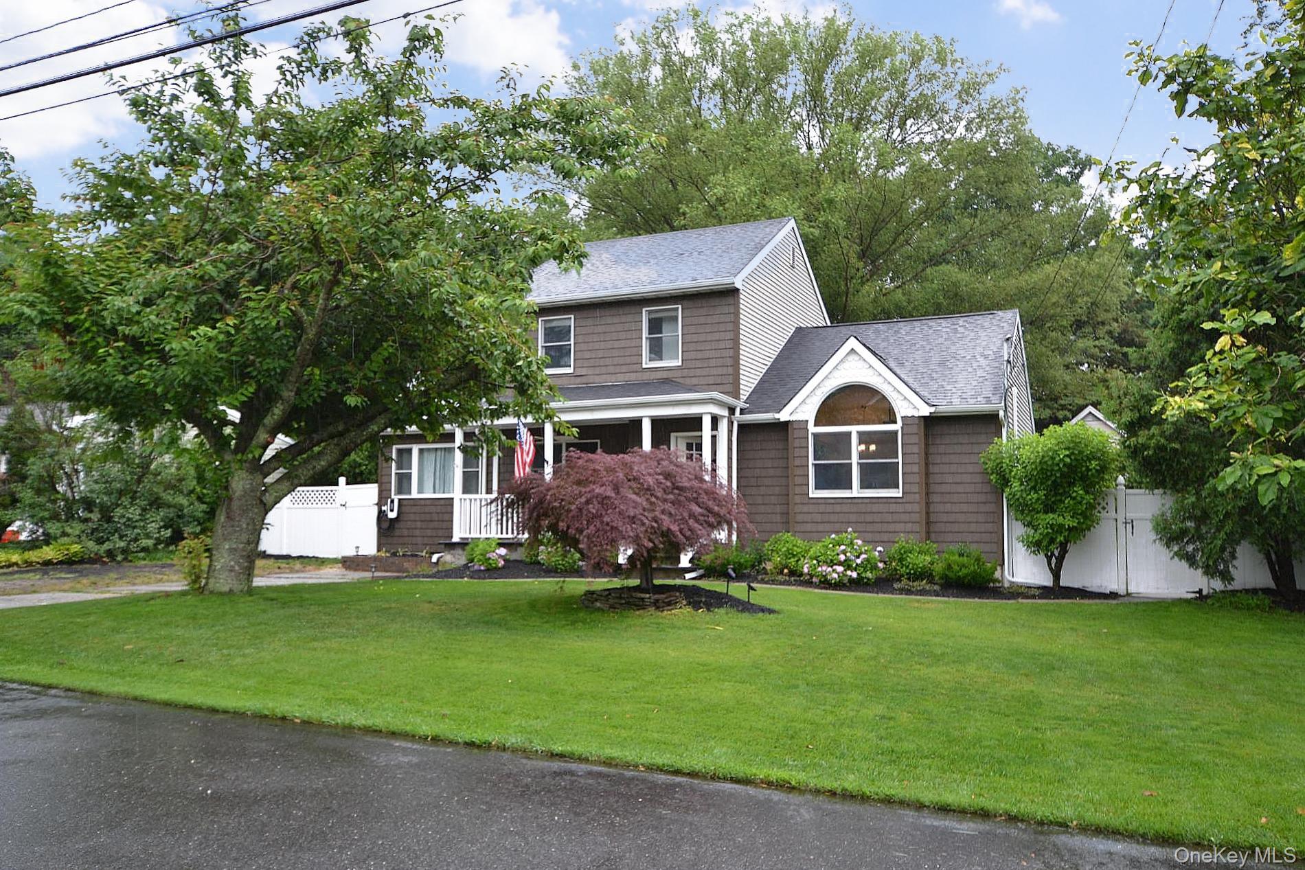 19 Fountain Road Rocky Point, NY 11778 - Photo 2 of 32