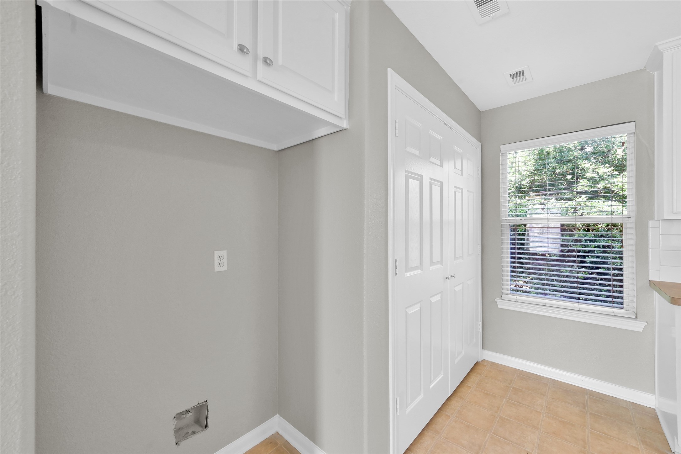 187 Binnacle Court, Unit A Willis, TX 77318 - Photo 7 of 19