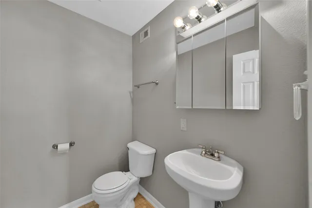 $1,395 | 187 Binnacle Court, Unit A, Willis, TX 77318