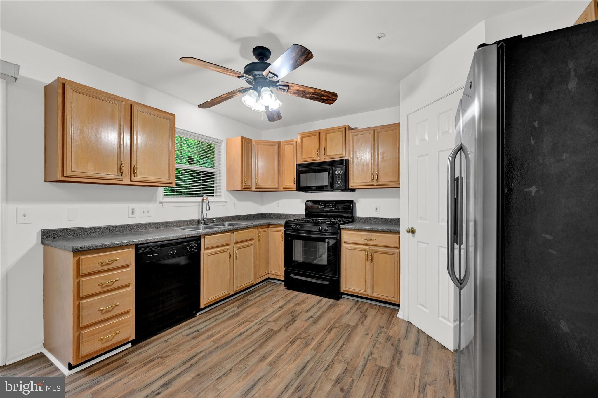 6712 Shakerwood Road Rosedale, MD 21237 - Photo 6 of 27 Black & Stainless Steel Appliances